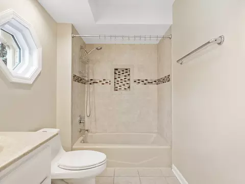 1301 Pin Oak Ct, Wheaton, IL 60189 photo 20