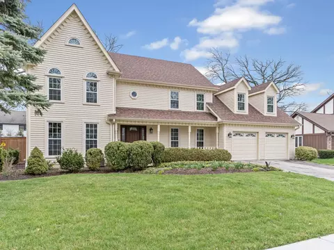 1301 Pin Oak Ct, Wheaton, IL 60189