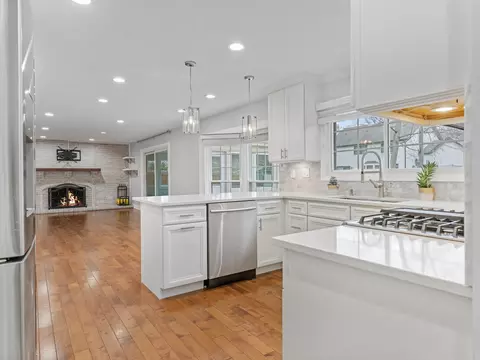 1301 Pin Oak Ct, Wheaton, IL 60189 photo 4