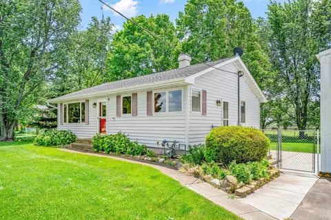10096 Cherry Valley Rd, Genoa, IL 60135