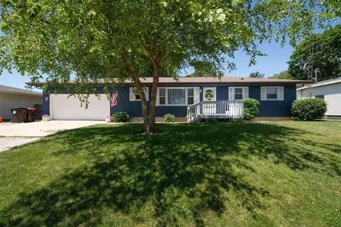 411 S Buchanan St, Heyworth, IL 61745