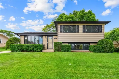 710 Merlin Dr, Schaumburg, IL 60193
