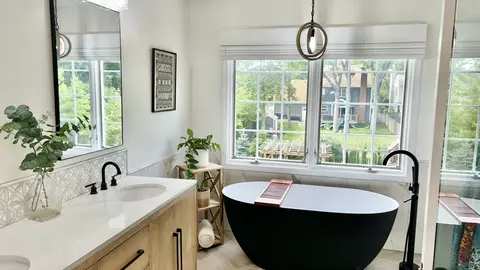 Bath - 4682 Middle Rd, Gurnee, IL 60031 photo 4 of 7