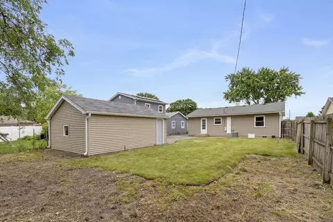 Exterior - 892 Taylor Ave, Aurora, IL 60506 photo 4 of 4