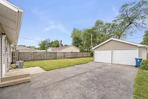 Exterior - 892 Taylor Ave, Aurora, IL 60506 photo 2 of 4