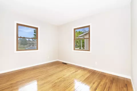 Bedroom - 892 Taylor Ave, Aurora, IL 60506 photo 1 of 3
