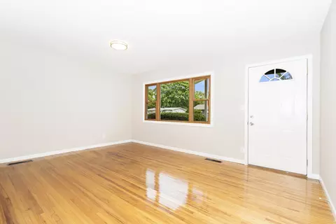 Living - 892 Taylor Ave, Aurora, IL 60506 photo 1 of 4