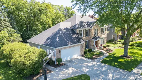453 Brighton Dr, Wheaton, IL 60189 photo 2