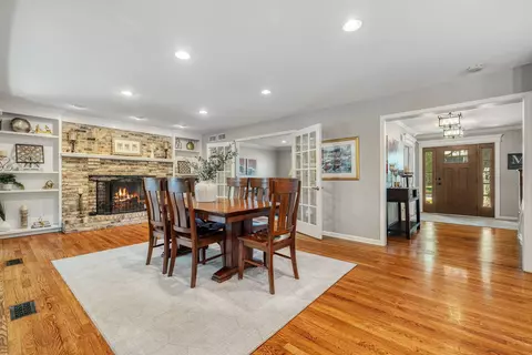 453 Brighton Dr, Wheaton, IL 60189 photo 13