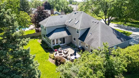 453 Brighton Dr, Wheaton, IL 60189 photo 4