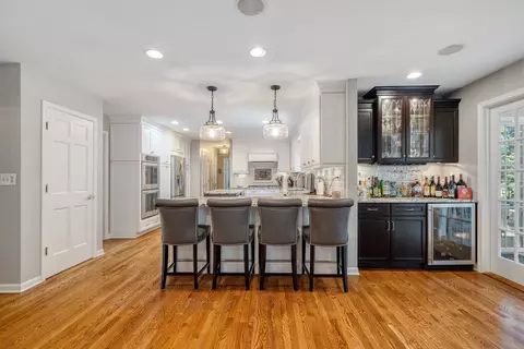 453 Brighton Dr, Wheaton, IL 60189 photo 8