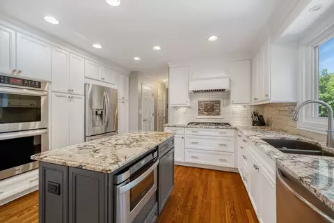 453 Brighton Dr, Wheaton, IL 60189 photo 10