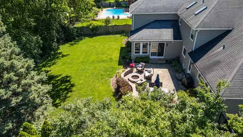 453 Brighton Dr, Wheaton, IL 60189 photo 5