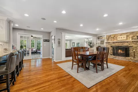 453 Brighton Dr, Wheaton, IL 60189 photo 14