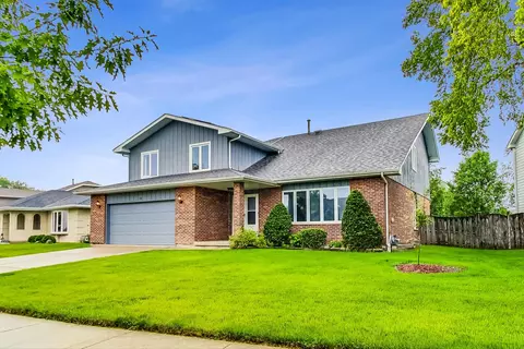 1481 W Autumn Trl, Addison, IL 60101