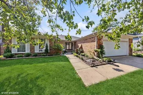 6685 Breckenridge Rd, Lisle, IL 60532