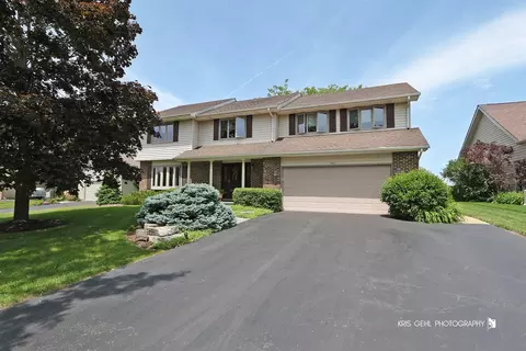 506 Whispering Pines Rd, Lindenhurst, IL 60046