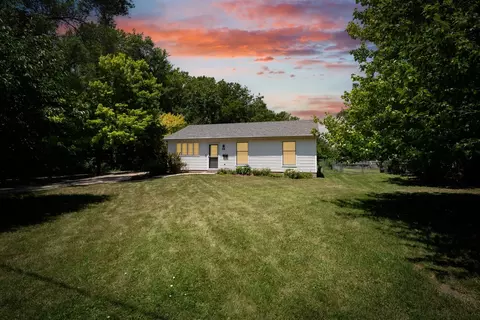 98 E Sycamore St, Normal, IL 61761 photo 4
