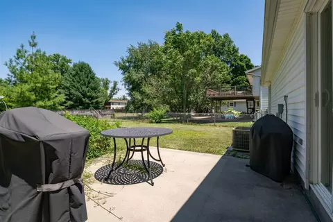 98 E Sycamore St, Normal, IL 61761 photo 8