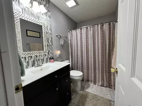 Bath - 3125 Auburn Rd, Bloomington, IL 61704 photo 2 of 3