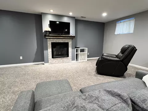 Living - 3125 Auburn Rd, Bloomington, IL 61704 photo 3 of 5