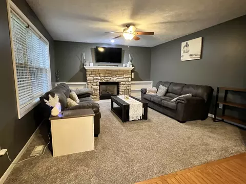 Living - 3125 Auburn Rd, Bloomington, IL 61704 photo 1 of 5