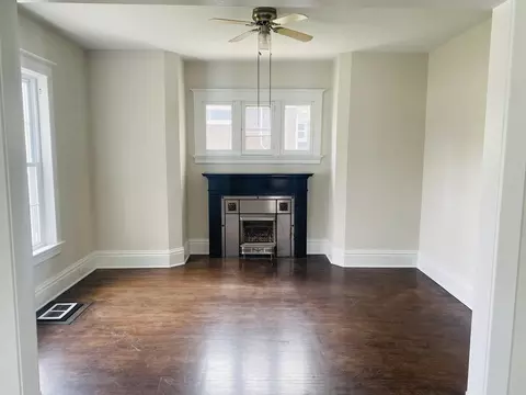 33 Wilcox Ave, Elgin, IL 60123 photo 2