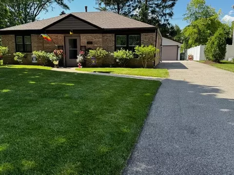 455 E Rockland Rd, Libertyville, IL 60048