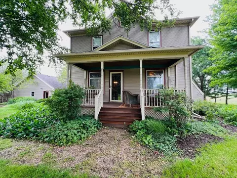 6367 S Woodlawn Rd, Rochelle, IL 61068