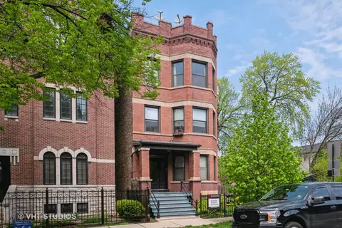 2336 W Roscoe St #3F, Chicago, IL 60618