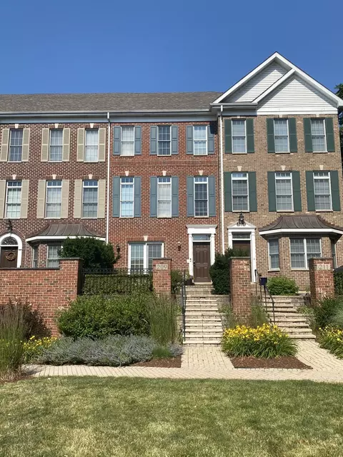 209 Box Car Ave, Naperville, IL 60540