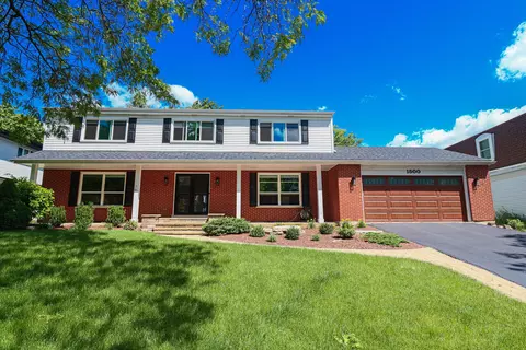 1500 Arrow Wood Ln, Downers Grove, IL 60515