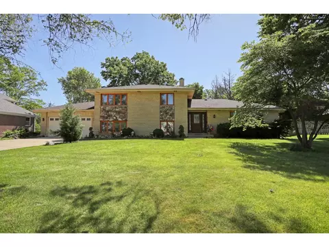 1 S527 Lewis Ave, Lombard, IL 60148