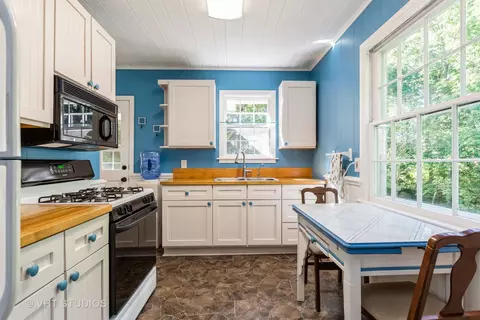 Kitchen - 1309 Geringer Rd, Algonquin, IL 60102 photo 1 of 1