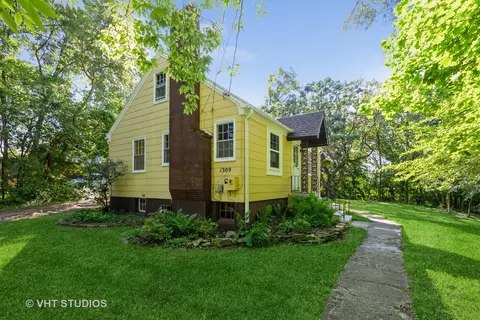 Exterior - 1309 Geringer Rd, Algonquin, IL 60102 photo 3 of 9