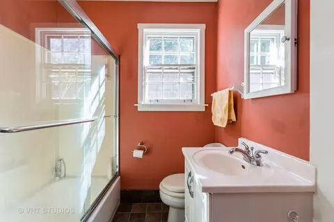 Bath - 1309 Geringer Rd, Algonquin, IL 60102 photo 1 of 1