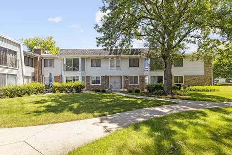2700 Mitchell Dr #5, Woodridge, IL 60517