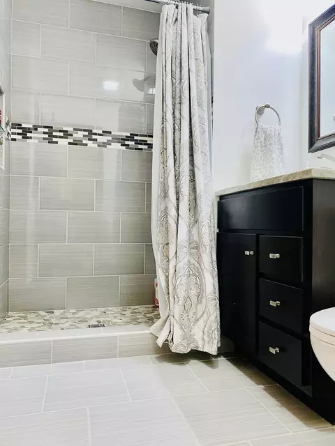 Bath - 2 Elmwood Dr, Kankakee, IL 60901 photo 1 of 8