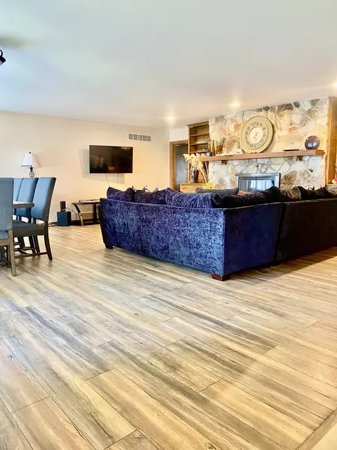 Living - 2 Elmwood Dr, Kankakee, IL 60901 photo 2 of 3