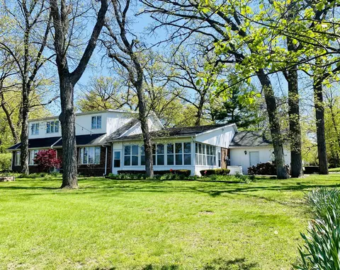 Exterior - 2 Elmwood Dr, Kankakee, IL 60901 photo 2 of 6