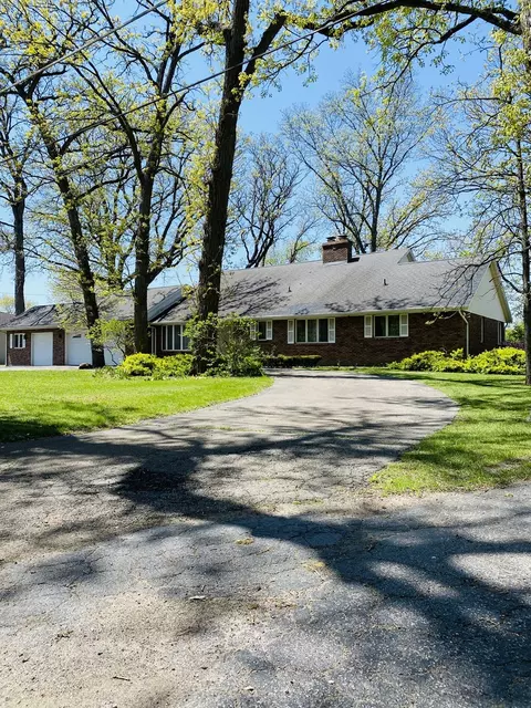 2 Elmwood Dr, Kankakee, IL 60901
