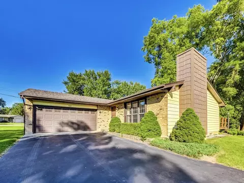 4618 William St, Johnsburg, IL 60051