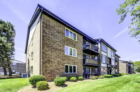4900 Circle Ct #211, Crestwood, IL 60445