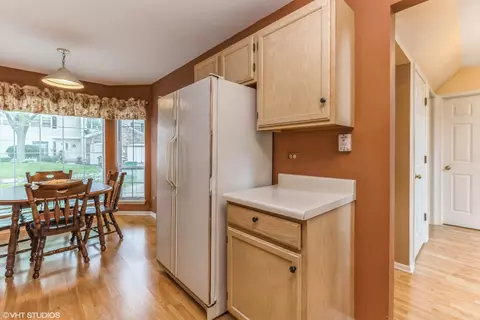 44 Lancaster Cir, Gurnee, IL 60031 photo 5