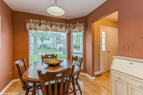 44 Lancaster Cir, Gurnee, IL 60031 photo 4