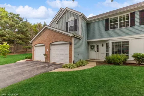 44 Lancaster Cir, Gurnee, IL 60031