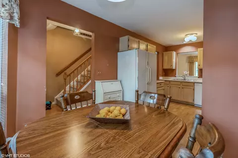 44 Lancaster Cir, Gurnee, IL 60031 photo 3