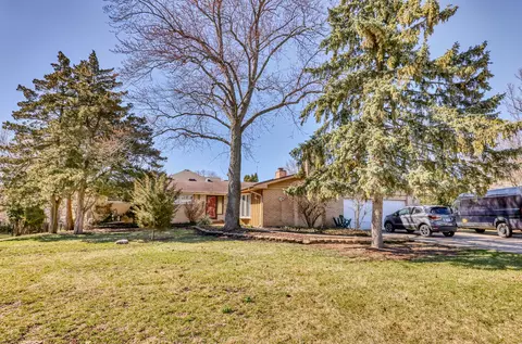 381 Mensching Rd, Roselle, IL 60172