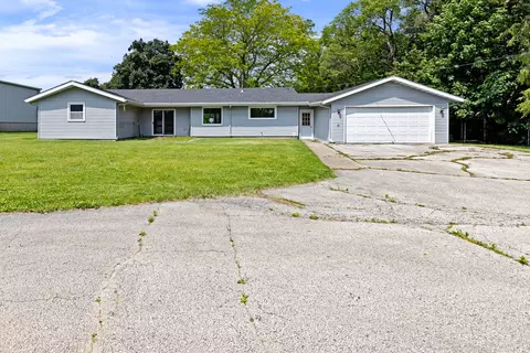 6051 11th St, Rockford, IL 61109