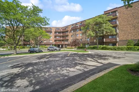 850 Wellington Ave #206, Elk Grove Village, IL 60007